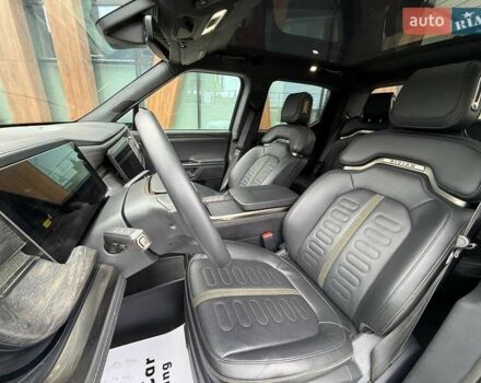 Серый Rivian R1T, объемом двигателя 0 л и пробегом 22 тыс. км за 47000 $, фото 11 на Automoto.ua