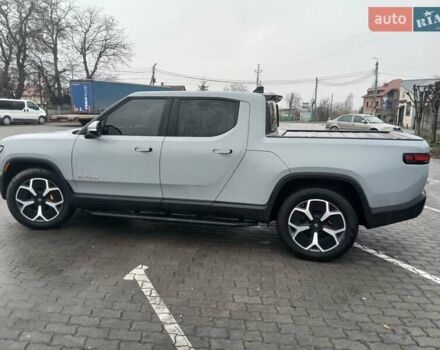 Сірий Rivian R1T, об'ємом двигуна 0 л та пробігом 49 тис. км за 43500 $, фото 10 на Automoto.ua