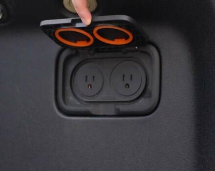 Серый Rivian R1T, объемом двигателя 0 л и пробегом 43 тыс. км за 47500 $, фото 16 на Automoto.ua