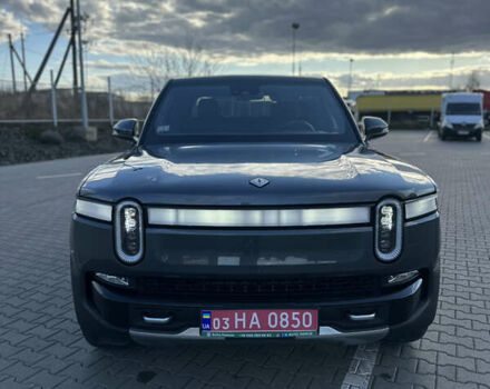 Серый Rivian R1T, объемом двигателя 0 л и пробегом 75 тыс. км за 43500 $, фото 4 на Automoto.ua