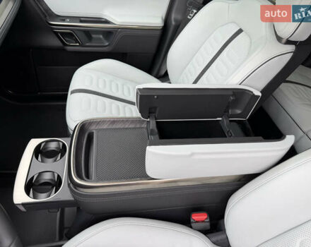 Сірий Rivian R1T, об'ємом двигуна 0 л та пробігом 56 тис. км за 42850 $, фото 42 на Automoto.ua