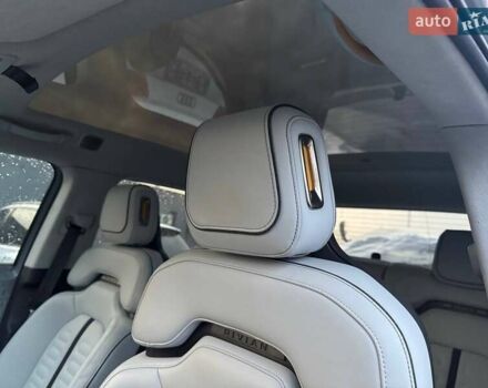 Сірий Rivian R1T, об'ємом двигуна 0 л та пробігом 62 тис. км за 32500 $, фото 4 на Automoto.ua