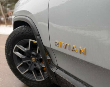 Сірий Rivian R1T, об'ємом двигуна 0 л та пробігом 63 тис. км за 43500 $, фото 18 на Automoto.ua