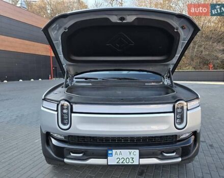 Сірий Rivian R1T, об'ємом двигуна 0 л та пробігом 59 тис. км за 52499 $, фото 18 на Automoto.ua