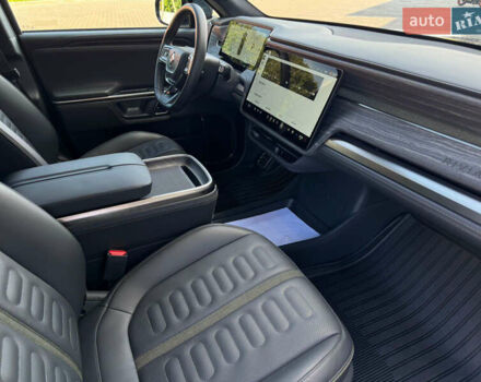 Сірий Rivian R1T, об'ємом двигуна 0 л та пробігом 40 тис. км за 64000 $, фото 9 на Automoto.ua