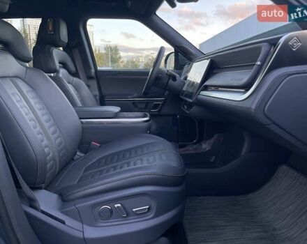 Серый Rivian R1T, объемом двигателя 0 л и пробегом 3 тыс. км за 57800 $, фото 60 на Automoto.ua