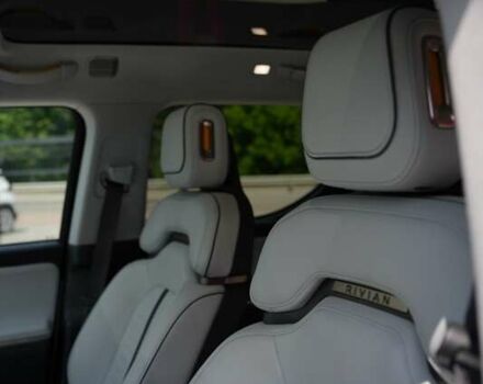 Серый Rivian R1T, объемом двигателя 0 л и пробегом 43 тыс. км за 47500 $, фото 19 на Automoto.ua