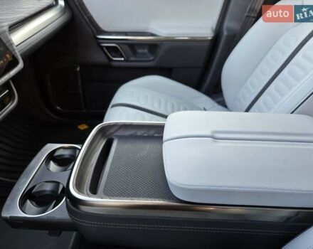 Сірий Rivian R1T, об'ємом двигуна 0 л та пробігом 59 тис. км за 52499 $, фото 24 на Automoto.ua