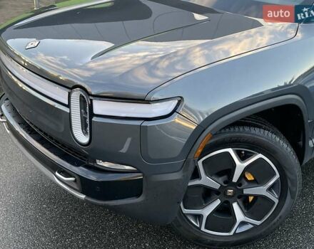 Серый Rivian R1T, объемом двигателя 0 л и пробегом 3 тыс. км за 57800 $, фото 2 на Automoto.ua