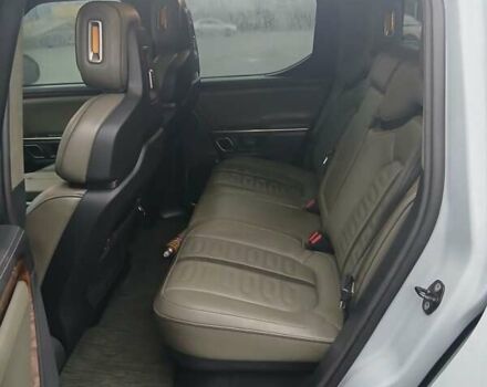 Сірий Rivian R1T, об'ємом двигуна 0 л та пробігом 49 тис. км за 43500 $, фото 16 на Automoto.ua