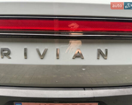 Сірий Rivian R1T, об'ємом двигуна 0 л та пробігом 56 тис. км за 42850 $, фото 16 на Automoto.ua
