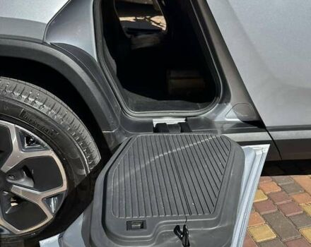 Сірий Rivian R1T, об'ємом двигуна 0 л та пробігом 64 тис. км за 43500 $, фото 7 на Automoto.ua