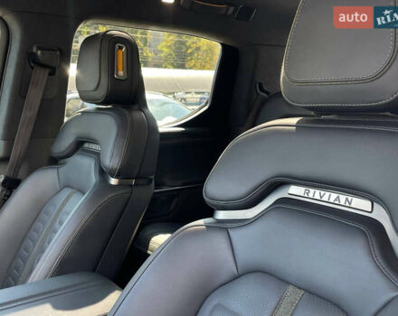 Серый Rivian R1T, объемом двигателя 0 л и пробегом 20 тыс. км за 57699 $, фото 16 на Automoto.ua
