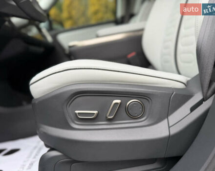 Сірий Rivian R1T, об'ємом двигуна 0 л та пробігом 56 тис. км за 42850 $, фото 24 на Automoto.ua