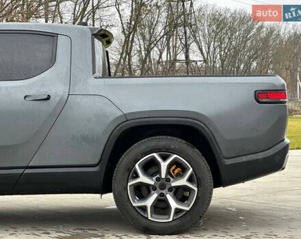 Сірий Rivian R1T, об'ємом двигуна 0 л та пробігом 43 тис. км за 41000 $, фото 9 на Automoto.ua