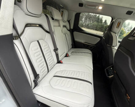 Сірий Rivian R1T, об'ємом двигуна 0 л та пробігом 56 тис. км за 42850 $, фото 53 на Automoto.ua