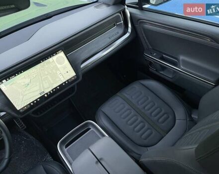 Серый Rivian R1T, объемом двигателя 0 л и пробегом 3 тыс. км за 57800 $, фото 72 на Automoto.ua