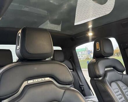 Сірий Rivian R1T, об'ємом двигуна 0 л та пробігом 68 тис. км за 37300 $, фото 30 на Automoto.ua