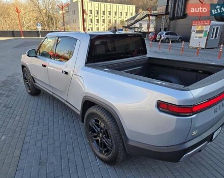 Сірий Rivian R1T, об'ємом двигуна 0 л та пробігом 59 тис. км за 52499 $, фото 6 на Automoto.ua