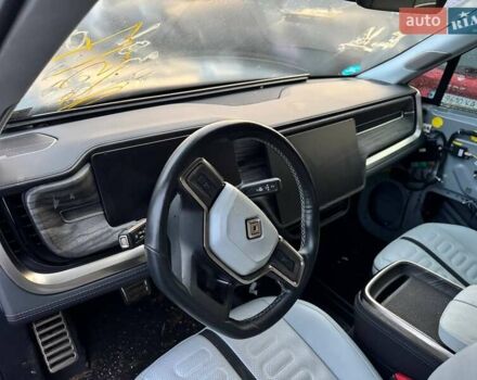Сірий Rivian R1T, об'ємом двигуна 0 л та пробігом 62 тис. км за 32500 $, фото 3 на Automoto.ua