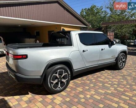 Сірий Rivian R1T, об'ємом двигуна 0 л та пробігом 64 тис. км за 43500 $, фото 10 на Automoto.ua