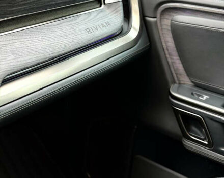 Сірий Rivian R1T, об'ємом двигуна 0 л та пробігом 63 тис. км за 43500 $, фото 8 на Automoto.ua
