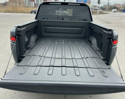 Серый Rivian R1T, объемом двигателя 0 л и пробегом 75 тыс. км за 43500 $, фото 24 на Automoto.ua