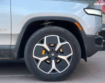 Серый Rivian R1T, объемом двигателя 0 л и пробегом 25 тыс. км за 58900 $, фото 4 на Automoto.ua