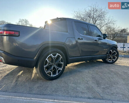 Серый Rivian R1T, объемом двигателя 0 л и пробегом 23 тыс. км за 49900 $, фото 12 на Automoto.ua