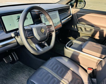 Серый Rivian R1T, объемом двигателя 0 л и пробегом 2 тыс. км за 80000 $, фото 9 на Automoto.ua