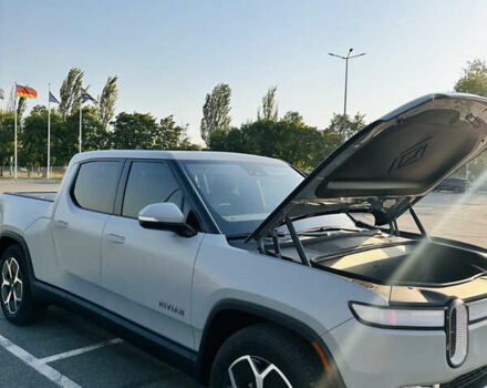 Серый Rivian R1T, объемом двигателя 0 л и пробегом 2 тыс. км за 80000 $, фото 4 на Automoto.ua