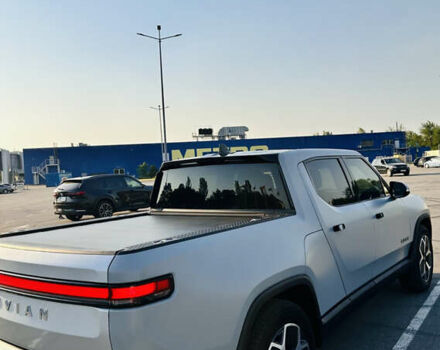 Серый Rivian R1T, объемом двигателя 0 л и пробегом 2 тыс. км за 77000 $, фото 7 на Automoto.ua