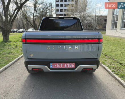 Сірий Rivian R1T, об'ємом двигуна 0 л та пробігом 65 тис. км за 41900 $, фото 7 на Automoto.ua
