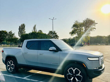 Rivian R1T 2024 в Днепре (Днепропетровске) на Automoto.ua Серый Rivian R1T, объемом двигателя 0 л и пробегом 2 тыс. км за 77000 $, фото 1 на Automoto.ua