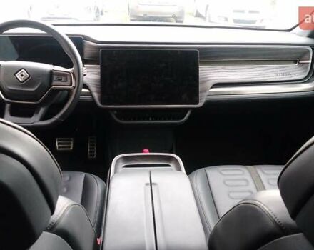 Rivian R1T 2022 в Ровно на Automoto.ua Синий Rivian R1T, объемом двигателя 0 л и пробегом 57 тыс. км за 49000 $, фото 8 на Automoto.ua