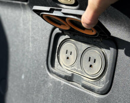 Синій Rivian R1T, об'ємом двигуна 0 л та пробігом 30 тис. км за 51000 $, фото 6 на Automoto.ua