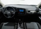 Мицубиси Аутлендер 2015 в Европе на Automoto.ua Белый Мицубиси Аутлендер, объемом двигателя 2.27 л и пробегом 131 тыс. км за 17515 $, фото 12 на Automoto.ua