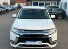 Белый Мицубиси Outlander PHEV, объемом двигателя 2.36 л и пробегом 28 тыс. км за 28716 $, фото 5 на Automoto.ua