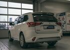 Білий Міцубісі Outlander PHEV, об'ємом двигуна 2.36 л та пробігом 30 тис. км за 32054 $, фото 3 на Automoto.ua