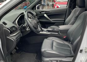 Міцубісі Eclipse Cross 2021 у Європі на Automoto.ua Білий Міцубісі Eclipse Cross, об'ємом двигуна 2.36 л та пробігом 45 тис. км за 30395 $, фото 10 на Automoto.ua