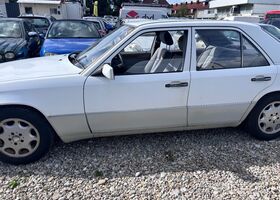 Мерседес 200 1991 в Европе на Automoto.ua Белый Мерседес 200, объемом двигателя 2 л и пробегом 200 тыс. км за 4141 $, фото 9 на Automoto.ua