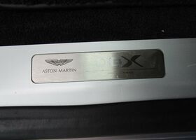 Серый Астон Мартин DBX, объемом двигателя 3.98 л и пробегом 33 тыс. км за 214440 $, фото 7 на Automoto.ua