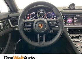 Чорний Порше Panamera, об'ємом двигуна 4 л та пробігом 7 тис. км за 182982 $, фото 11 на Automoto.ua