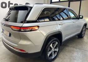 Джип Гранд Чероки 2023 в Европе на Automoto.ua Серый Джип Гранд Чероки, объемом двигателя 2 л и пробегом 29 тыс. км за 65386 $, фото 6 на Automoto.ua