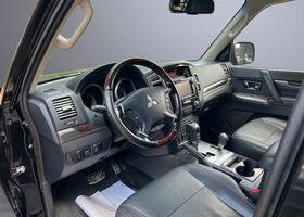 Міцубісі Паджеро 2016 у Європі на Automoto.ua Чорний Міцубісі Паджеро, об'ємом двигуна 3.2 л та пробігом 175 тис. км за 29117 $, фото 9 на Automoto.ua