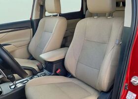 Міцубісі Аутлендер 2017 у Європі на Automoto.ua Червоний Міцубісі Аутлендер, об'ємом двигуна 2.27 л та пробігом 144 тис. км за 18062 $, фото 12 на Automoto.ua