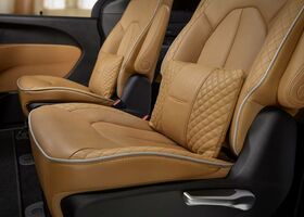 Chrysler Pacifica 2021 роскошный салон Люксовые сиденья в салоне Chrysler Pacifica 2021