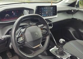 Пежо 208, объемом двигателя 1.2 л и пробегом 25 тыс. км за 12957 $, фото 18 на Automoto.ua