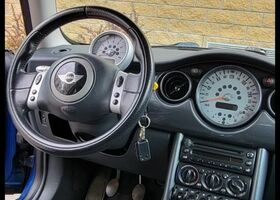 Міні Cooper, об'ємом двигуна 1.6 л та пробігом 250 тис. км за 2592 $, фото 5 на Automoto.ua