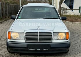 Мерседес 200 1988 в Европе на Automoto.ua Белый Мерседес 200, объемом двигателя 1.98 л и пробегом 196 тыс. км за 8841 $, фото 3 на Automoto.ua